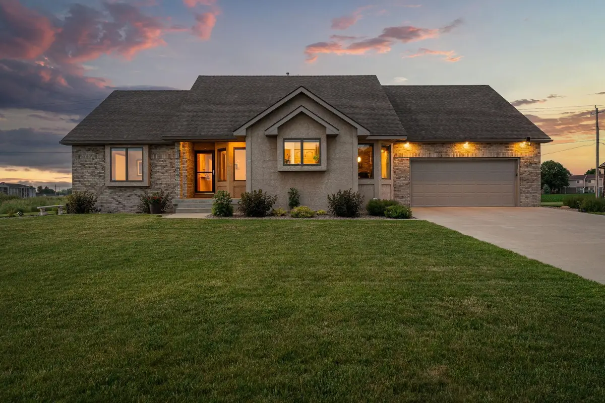 2908 5th Avenue Sw, Austin, MN 55912 - #1