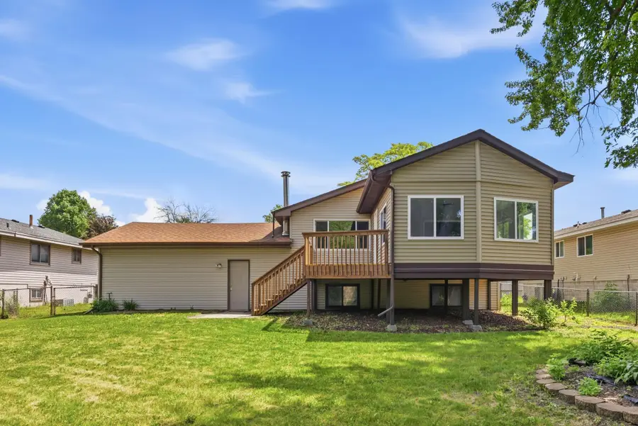 8009 Vincent Circle N, Brooklyn Park, MN 55444 - #2