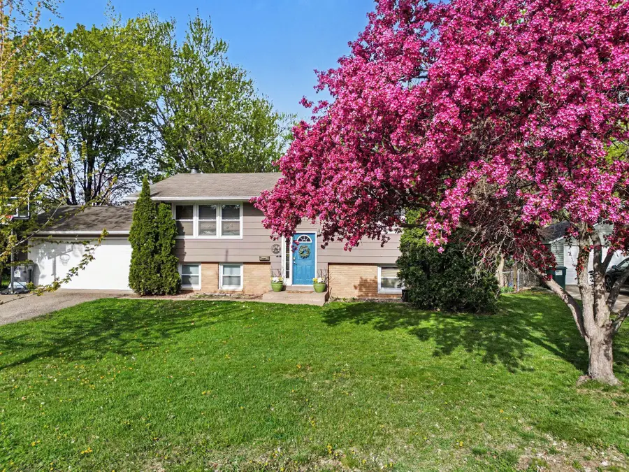 4922 Washington Street Ne, Columbia Heights, MN 55421 - #3