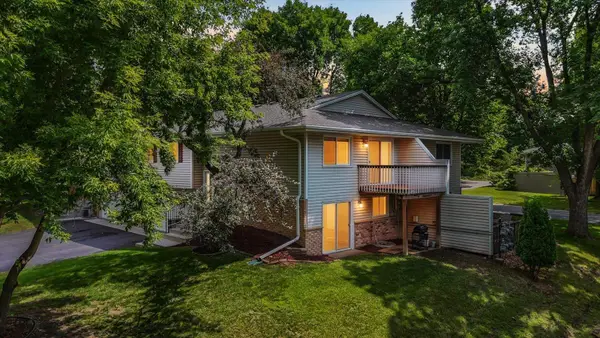 1262 Timbershore Lane, Eagan, MN 55123