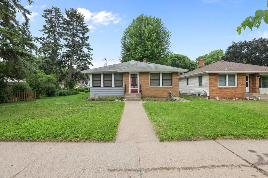 752 Orange Avenue E, Saint Paul, MN 55106 - #2