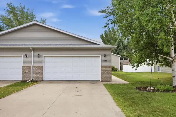611 36th Avenue S, Moorhead, MN 56560
