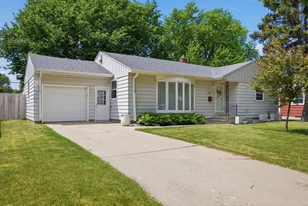1437 11th Street S, Fargo, ND 58103