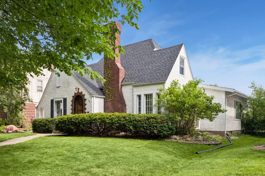 1736 Hillcrest Avenue, Saint Paul, MN 55116 - #2