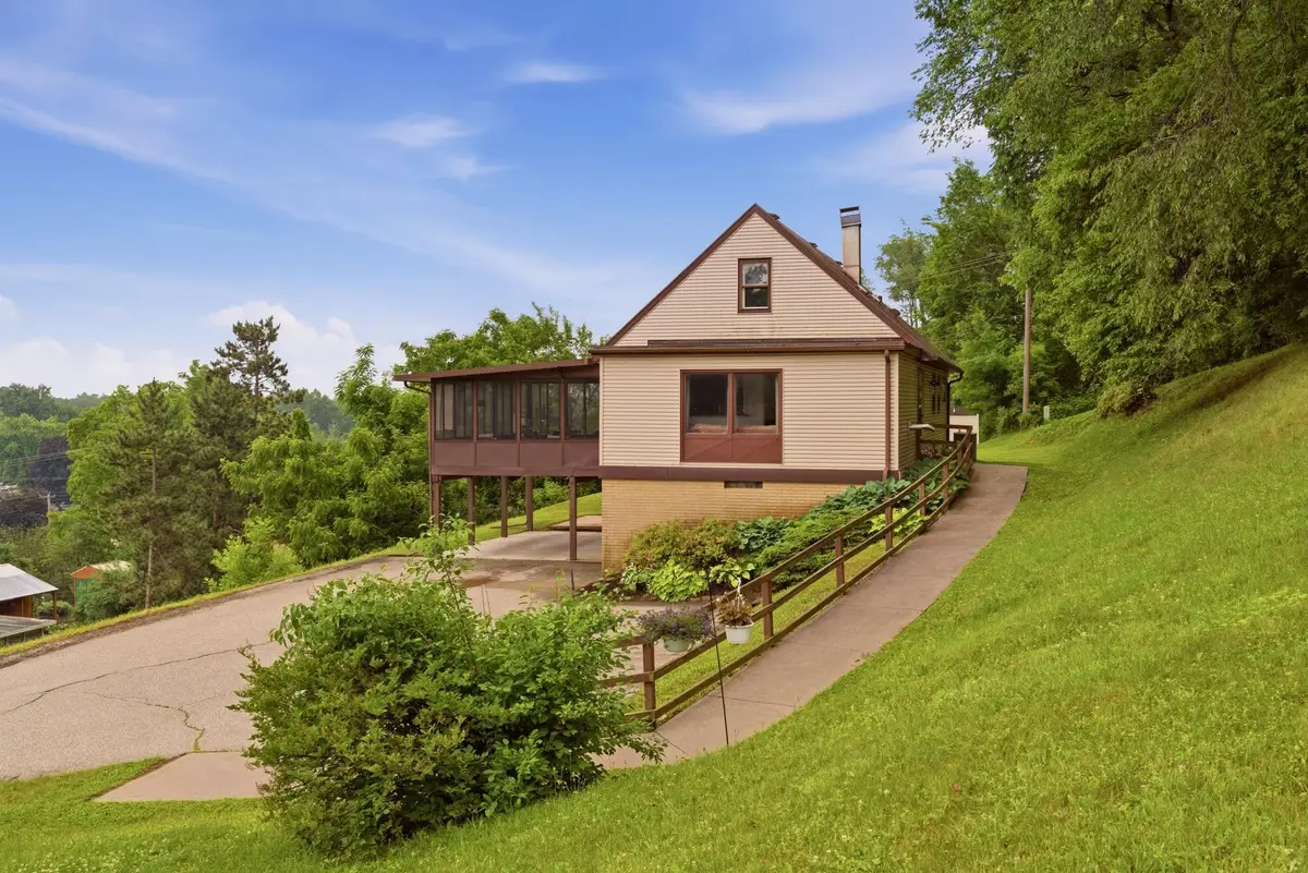 713 S 2nd Street, La Crescent, MN 55947 - #1