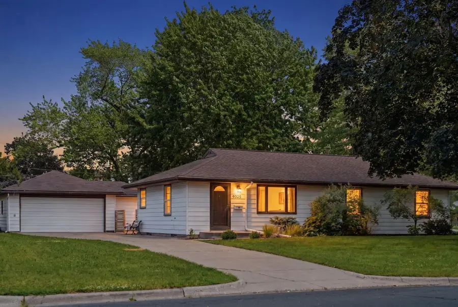 9325 4th Avenue S, Bloomington, MN 55420 - #2