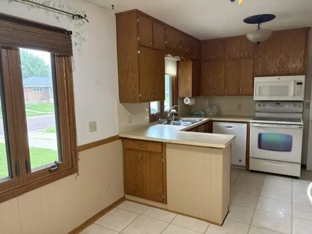 512 SE 9th Avenue, Waseca, MN 56093 - #3