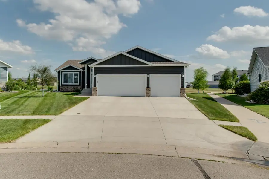 601 27th Avenue W, West Fargo, ND 58078 - #2