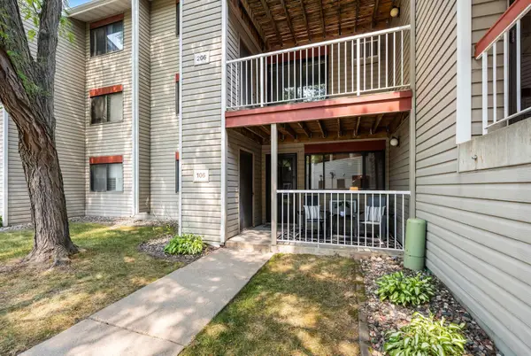 350 Shelard Parkway #106, Saint Louis Park, MN 55426