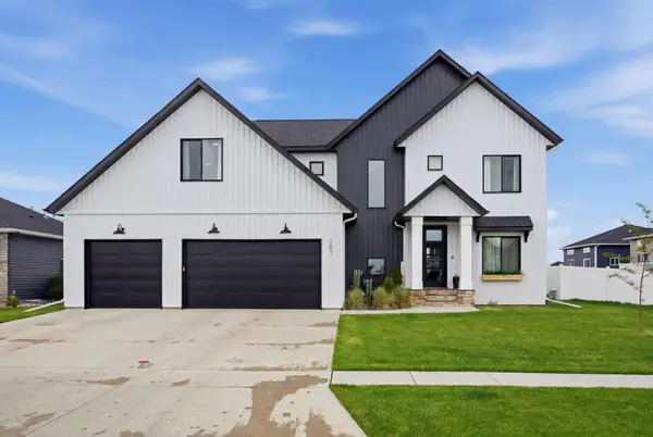 2651 Golden Lane S, Fargo, ND 58104