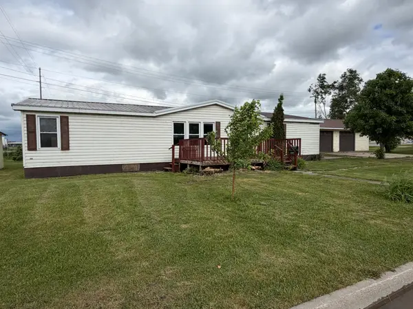 205 4th Avenue Sw, Roseau, MN 56751