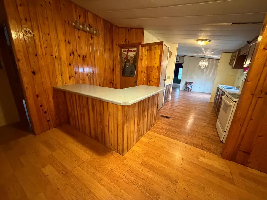 205 4th Avenue Sw, Roseau, MN 56751 - #3