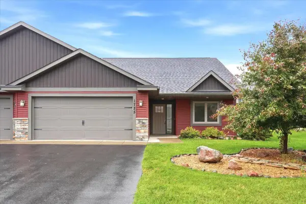 1725 Squirrel Way, New Richmond, WI 54017