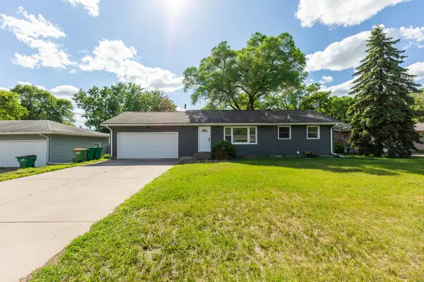 8034 Jackson Street Ne, Spring Lake Park, MN 55432