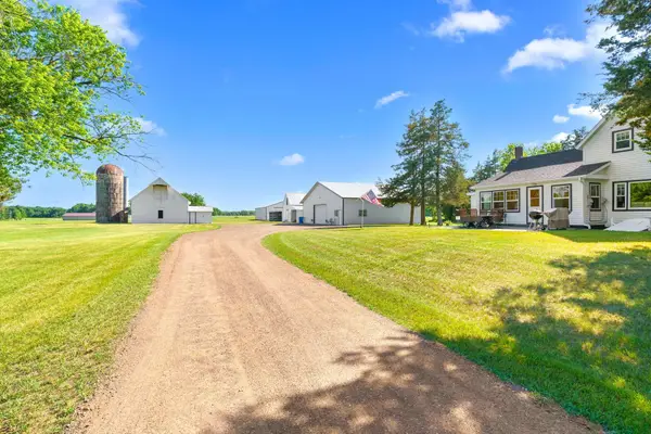 8946 285th Avenue Ne, North Branch, MN 55056