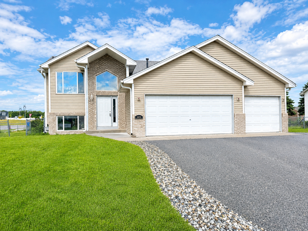 3455 Kahler Drive Ne, Saint Michael, MN 55376