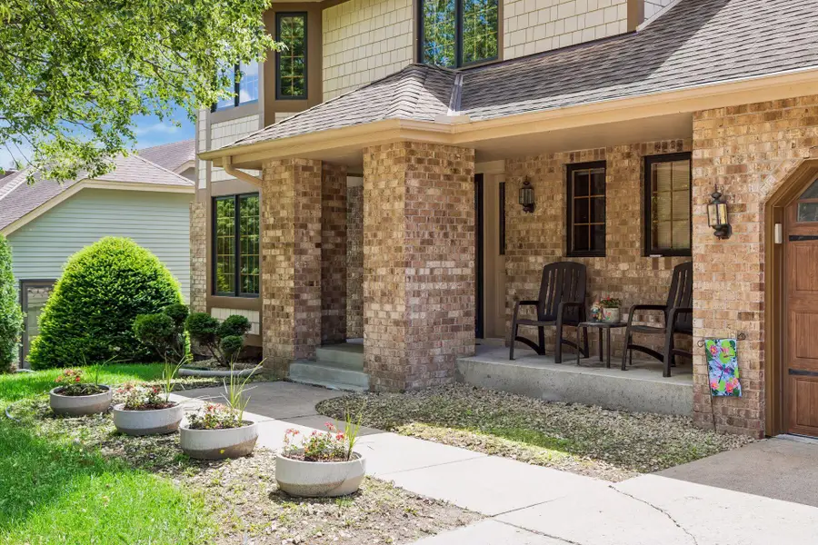 156 Red Oaks Drive, Vadnais Heights, MN 55127 - #2