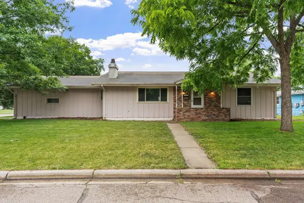 9 6th Avenue Ne, Osseo, MN 55369