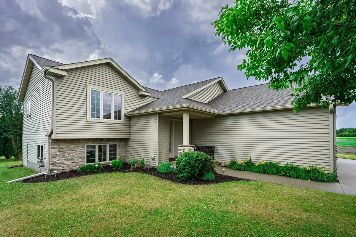 807 23rd St Circle Ne, Kasson, MN 55944 - #1