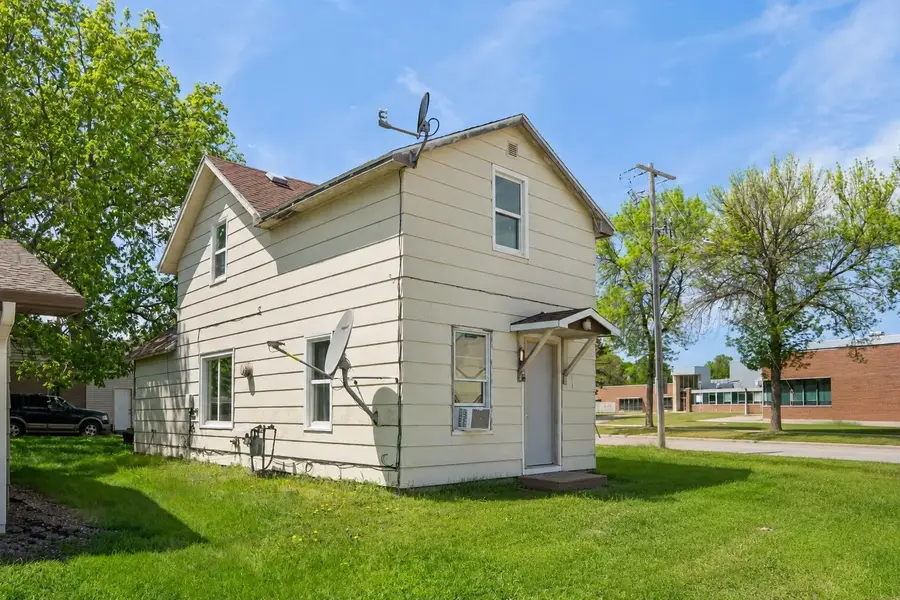 231 5th Avenue Ne, Mayville, ND 58257 - #2