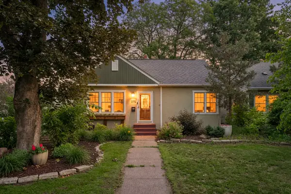 1576 Grotto Street N, Saint Paul, MN 55117