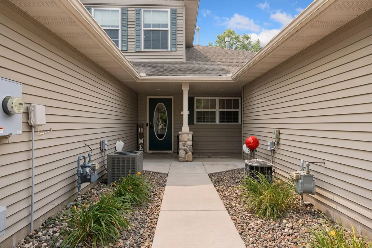 945 Golden Way Nw, Isanti, MN 55040 - #1
