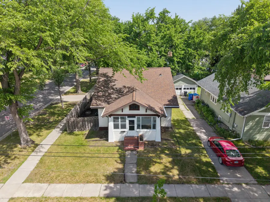 223 11th Avenue N, Fargo, ND 58102 - #2