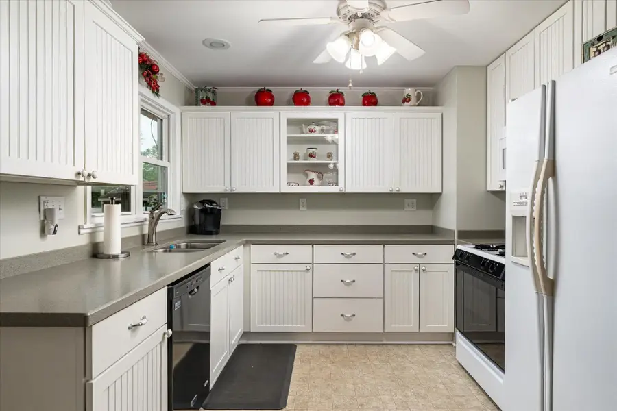 1003 S Elm Street, La Crescent, MN 55947 - #2