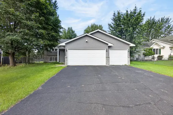 1204 123rd Avenue Ne, Blaine, MN 55434