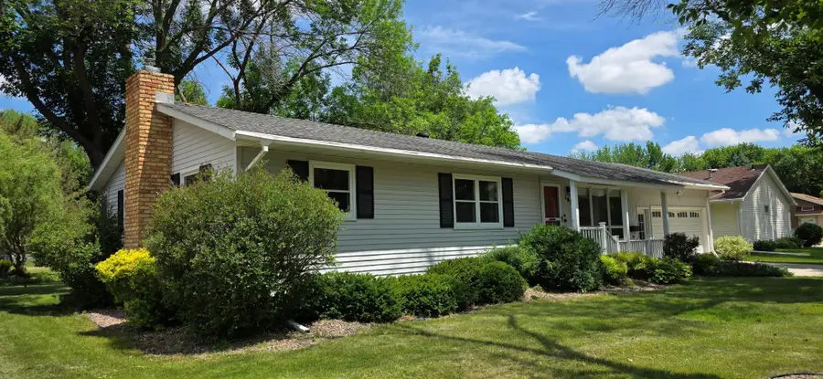 102 Southview Drive, Marshall, MN 56258 - #3