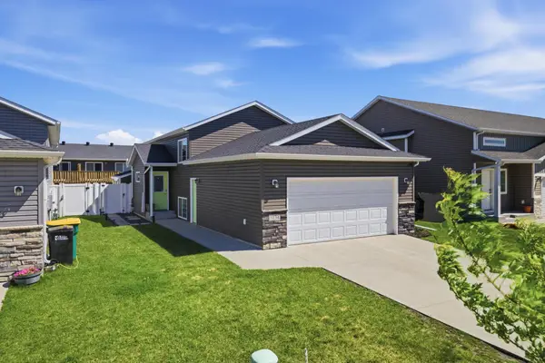 1034 29th Avenue W, West Fargo, ND 58078