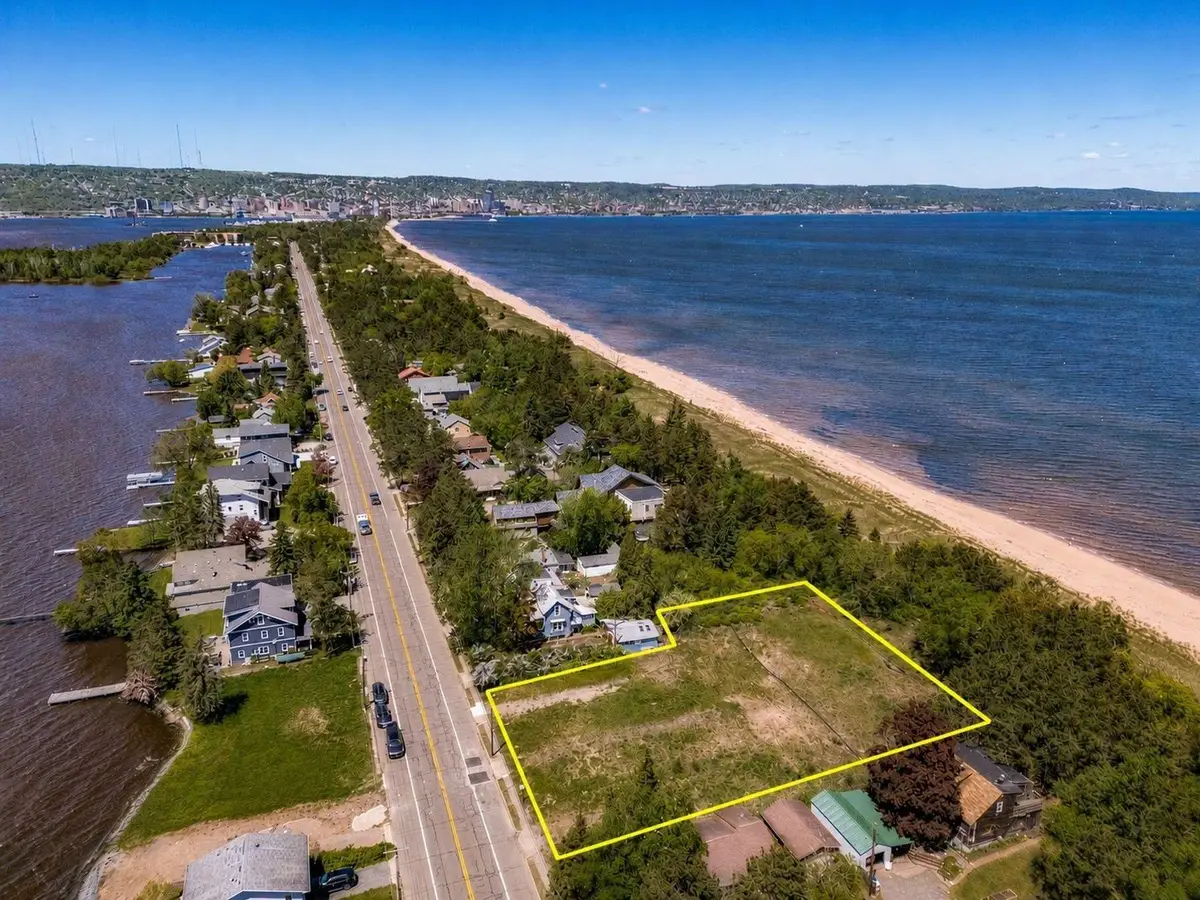 29XX S Lake Avenue, Duluth, MN 55802 - #1