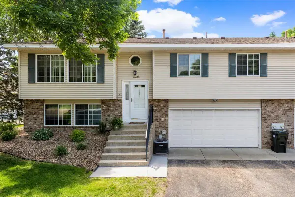 4602 1/2 Penkwe Way, Eagan, MN 55122