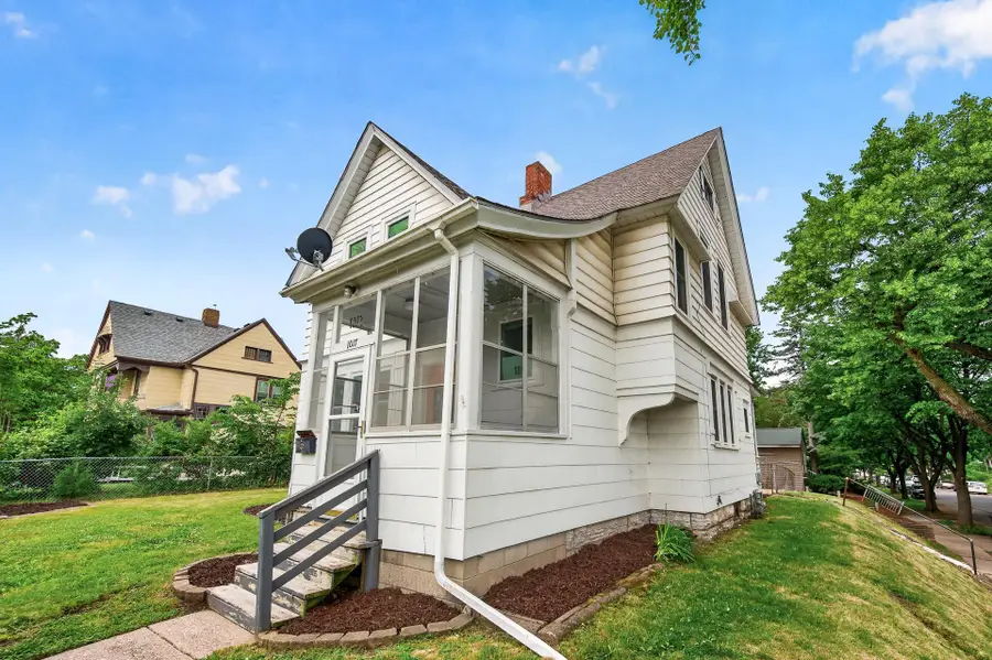 1017 Earl Street, Saint Paul, MN 55106 - #3