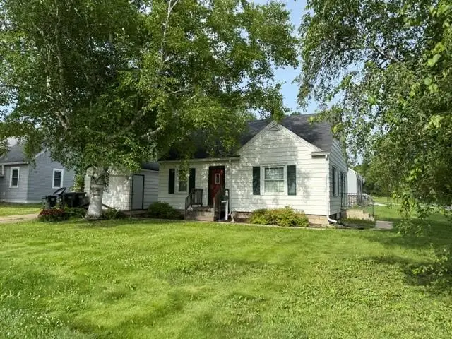 24 Lynn Road Sw, Hutchinson, MN 55350 - #1
