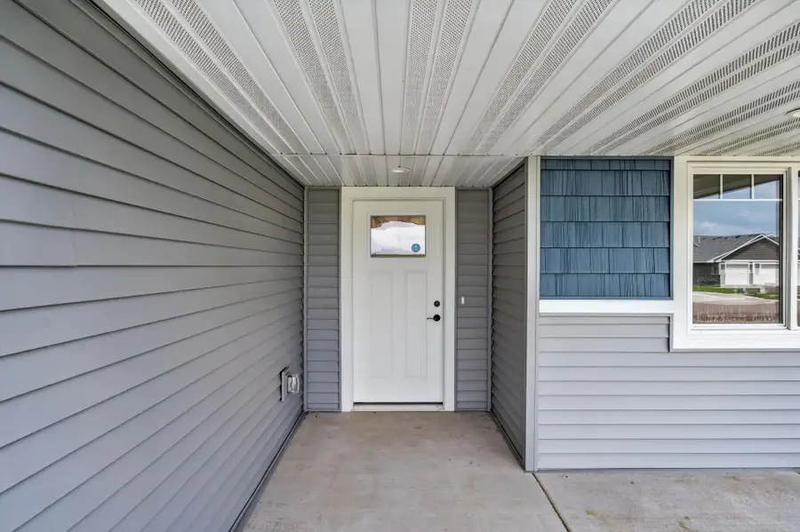 7255 Hawthorne Court, North Branch, MN 55056 - #2