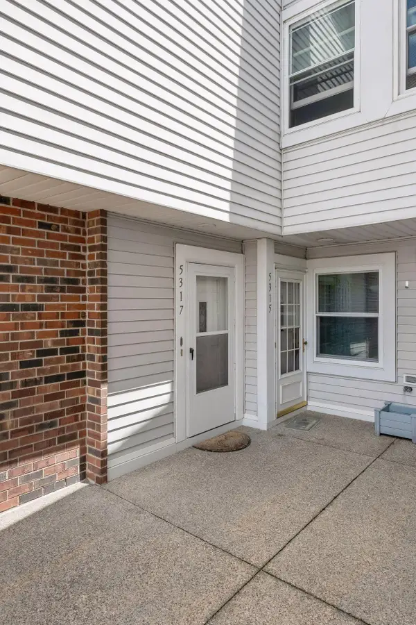 5317 Highpointe Terrace, Bloomington, MN 55437