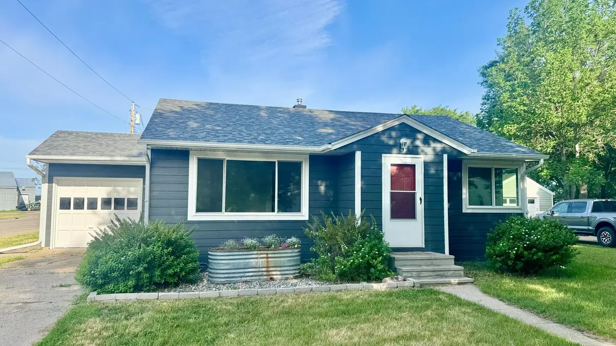 723 3rd Street Se, Barnesville, MN 56514 - #1