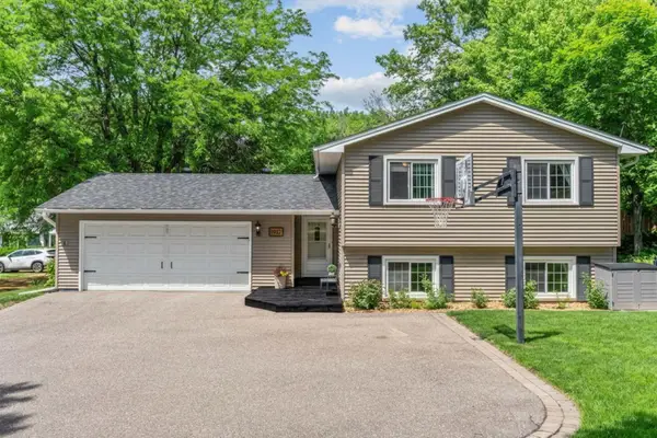 1180 Lake Lucy Road, Chanhassen, MN 55317