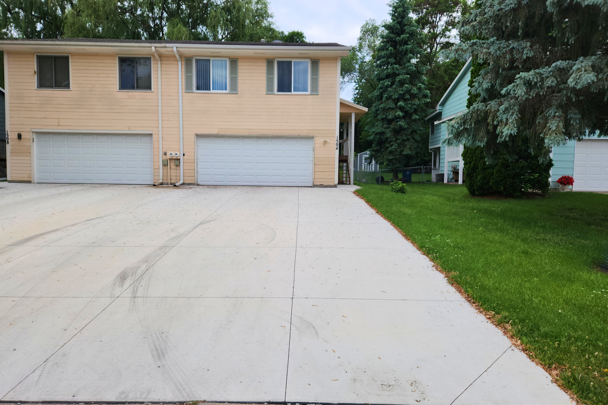 1504 Roundhouse Circle, Shakopee, MN 55379 - #1