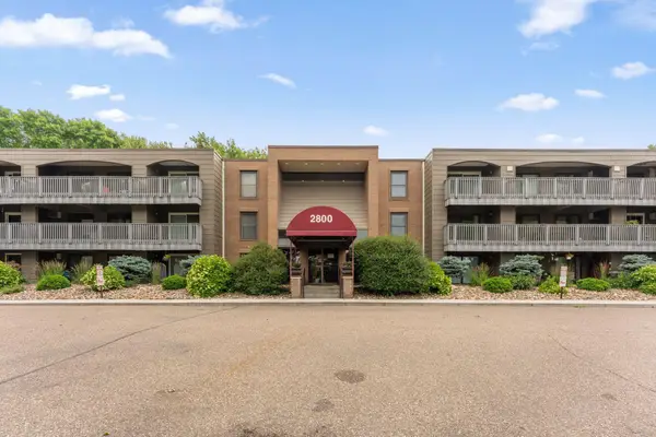 2800 Hamline Avenue N #216, Roseville, MN 55113