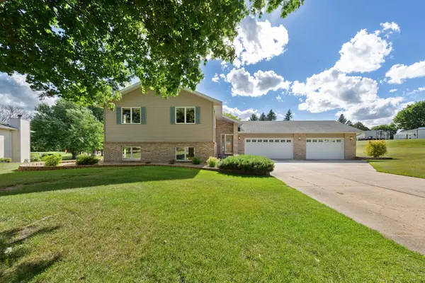 1651 Buckingham Path, Faribault, MN 55021