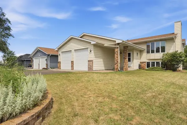 2073 Lydia Avenue E, Maplewood, MN 55109