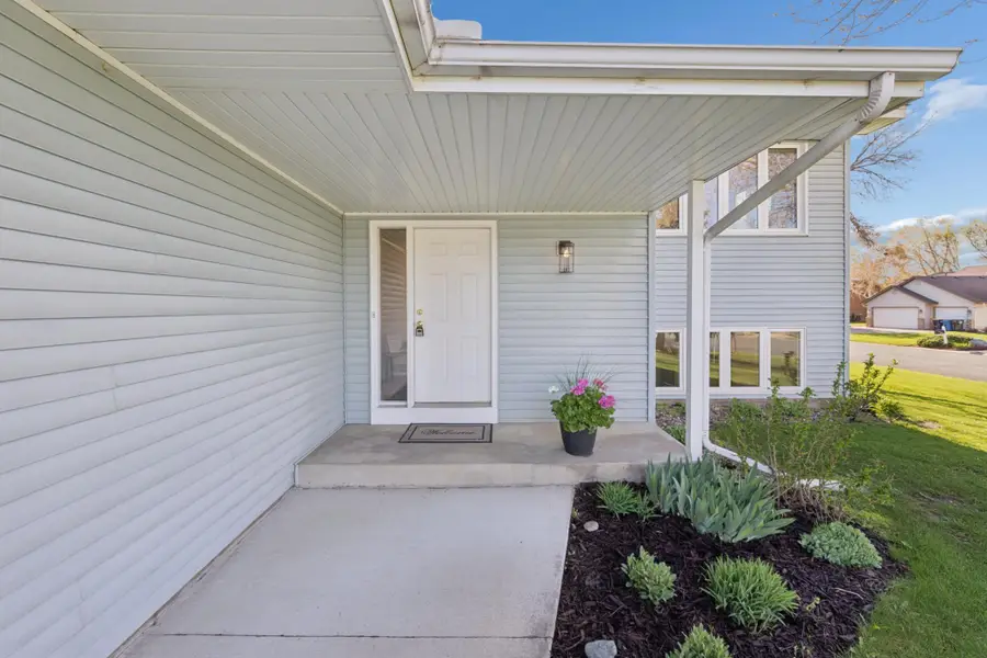 1193 Shawmut Street S, Shakopee, MN 55379 - #2