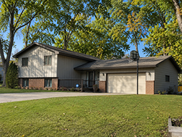 6090 Goldenrod Lane N, Plymouth, MN 55442