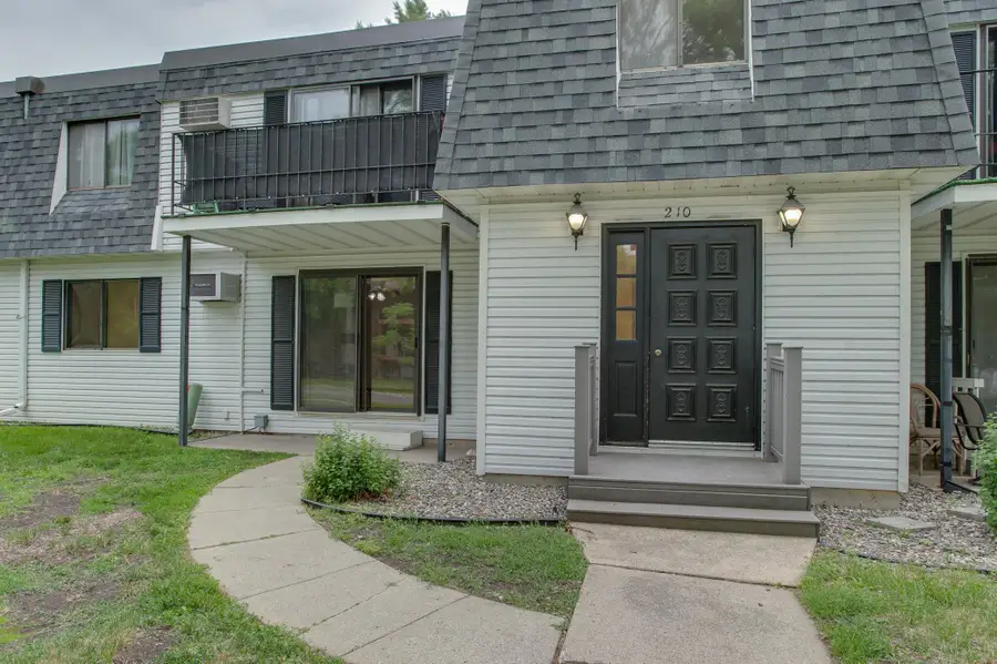 210 35th Avenue N #9, Fargo, ND 58102 - #3