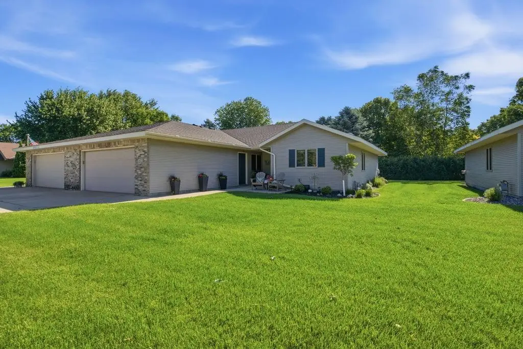 2607 9th Street Sw, Willmar, MN 56201 - #1