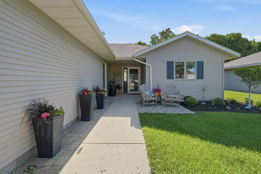 2607 9th Street Sw, Willmar, MN 56201 - #3