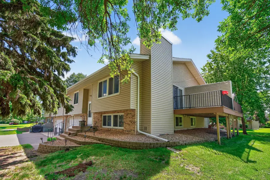 929 94th Avenue Ne, Blaine, MN 55434 - #2