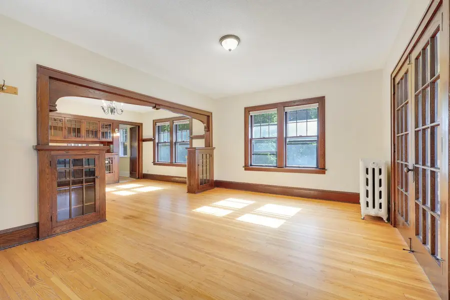 877 Cottage Avenue E, Saint Paul, MN 55106 - #3